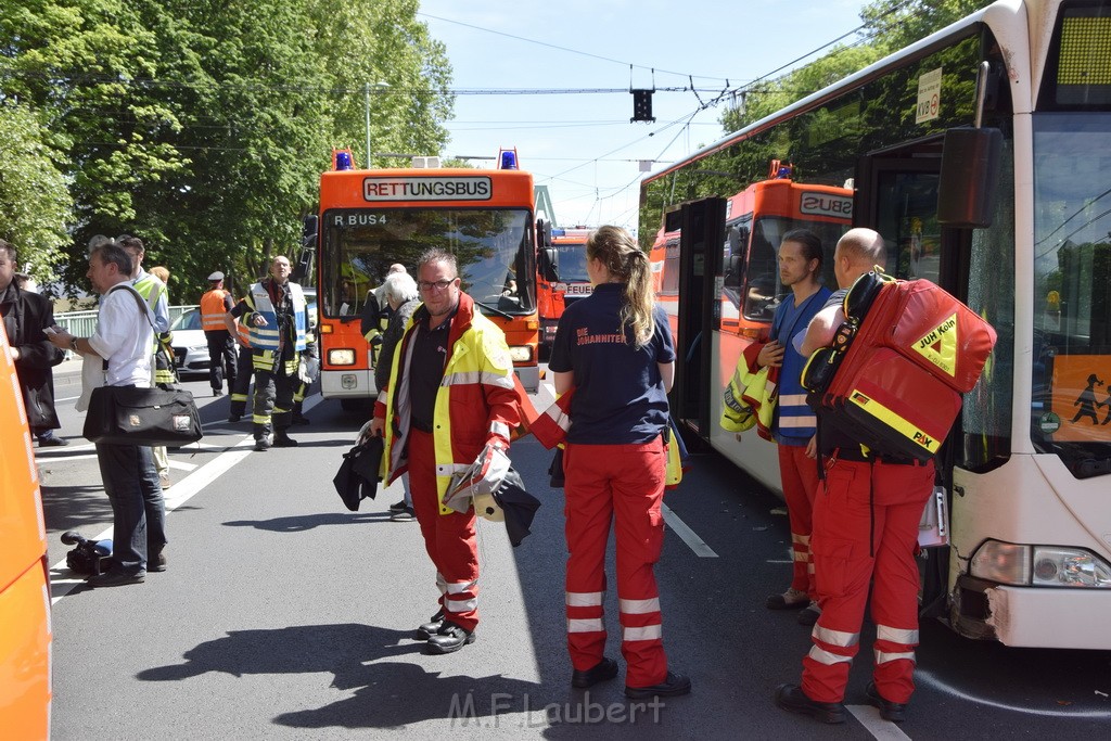 VU Schulbus Taxi Severinsbruecke Rich Innenstadt P14.JPG - Miklos Laubert